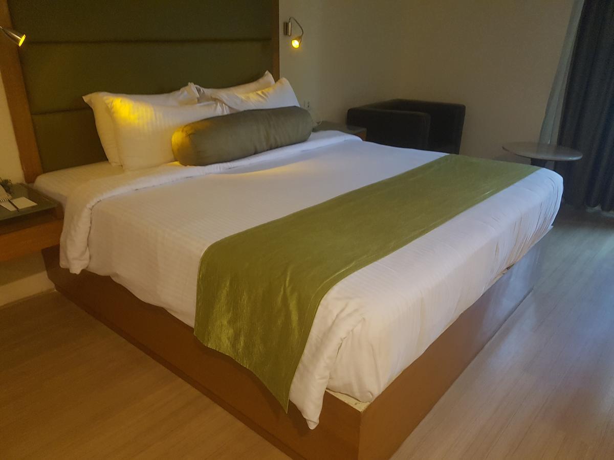 Peerless Hotel Haydarabad Dış mekan fotoğraf