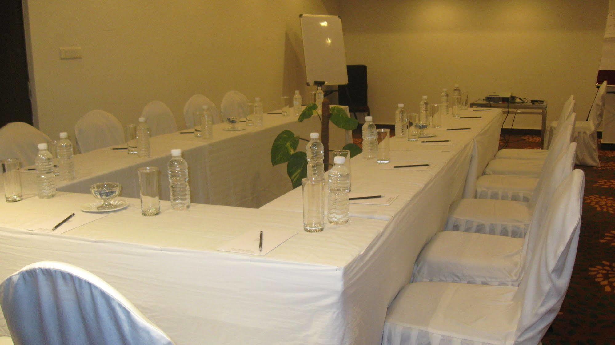 Peerless Hotel Haydarabad Dış mekan fotoğraf